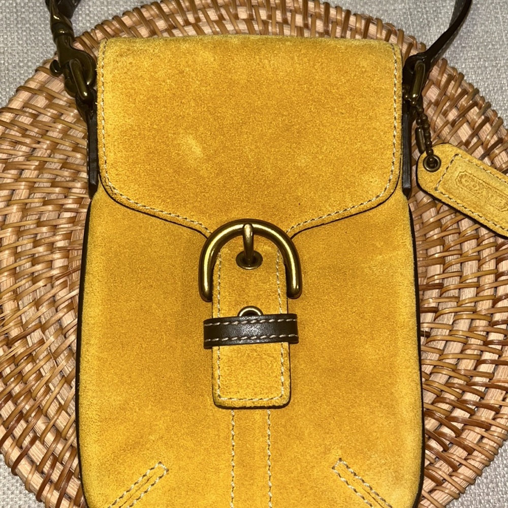 RARE Vintage Coach Yellow Gold Suede Wristlet - Picture 2 of 6